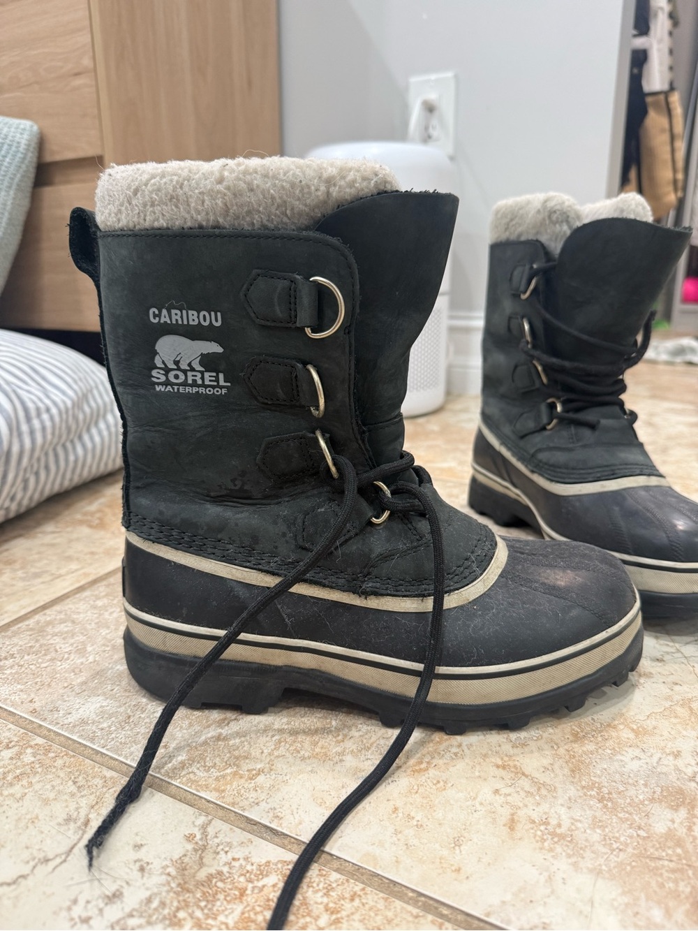 Sorel Caribou Women's Black with Cream Trim Winter Boots